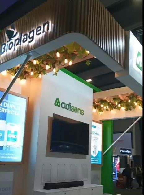 Adisens / Bioplagen — Stand con jardín colgante